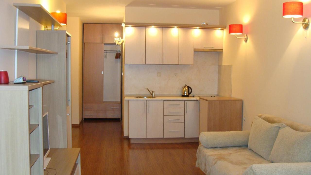 Admiral Apartments Zlatni pjasătsi Rom bilde