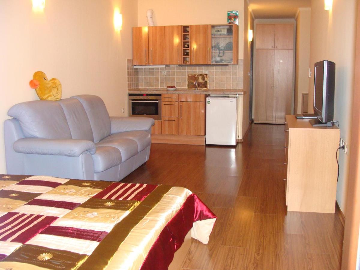 Admiral Apartments Zlatni pjasătsi Rom bilde