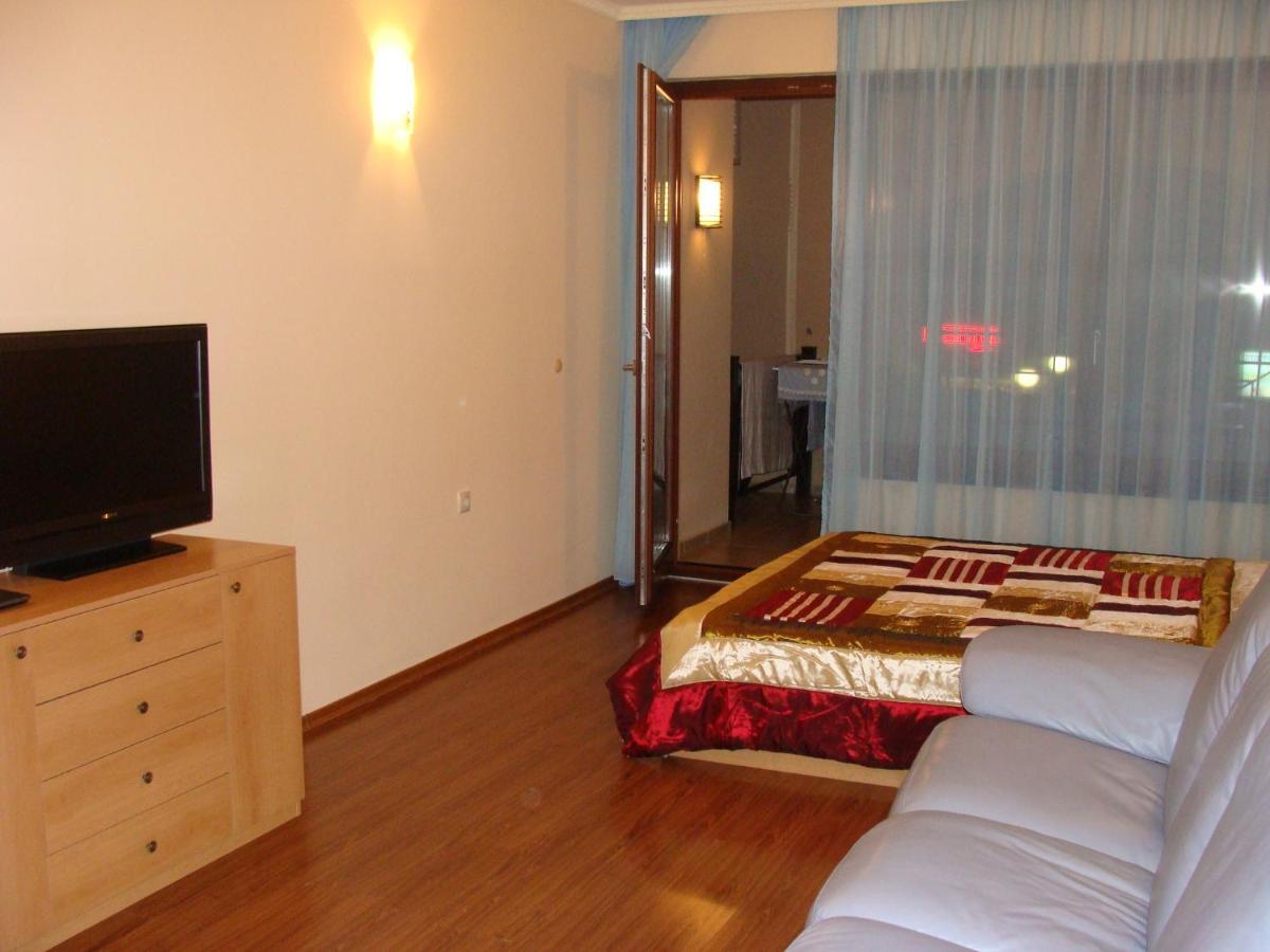 Admiral Apartments Zlatni pjasătsi Rom bilde