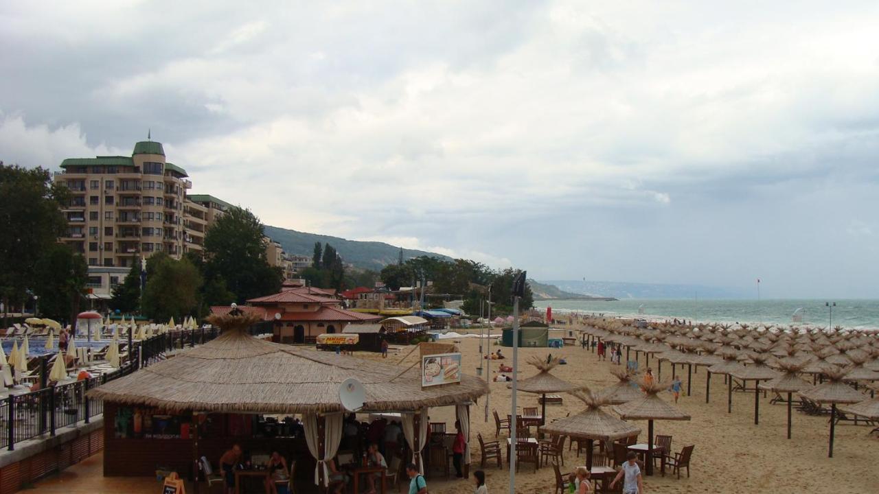Admiral Apartments Zlatni pjasătsi Rom bilde