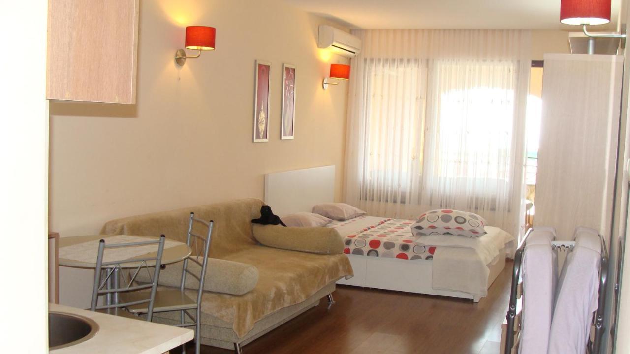 Admiral Apartments Zlatni pjasătsi Eksteriør bilde
